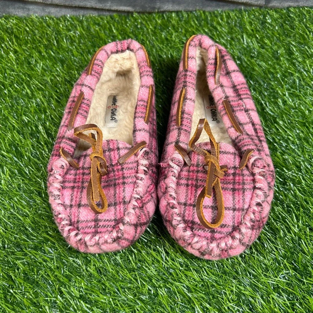 Minnetonka Cally Slipper Kids Size Twelve Pink Plaid Faux Fur Lined Moccasin